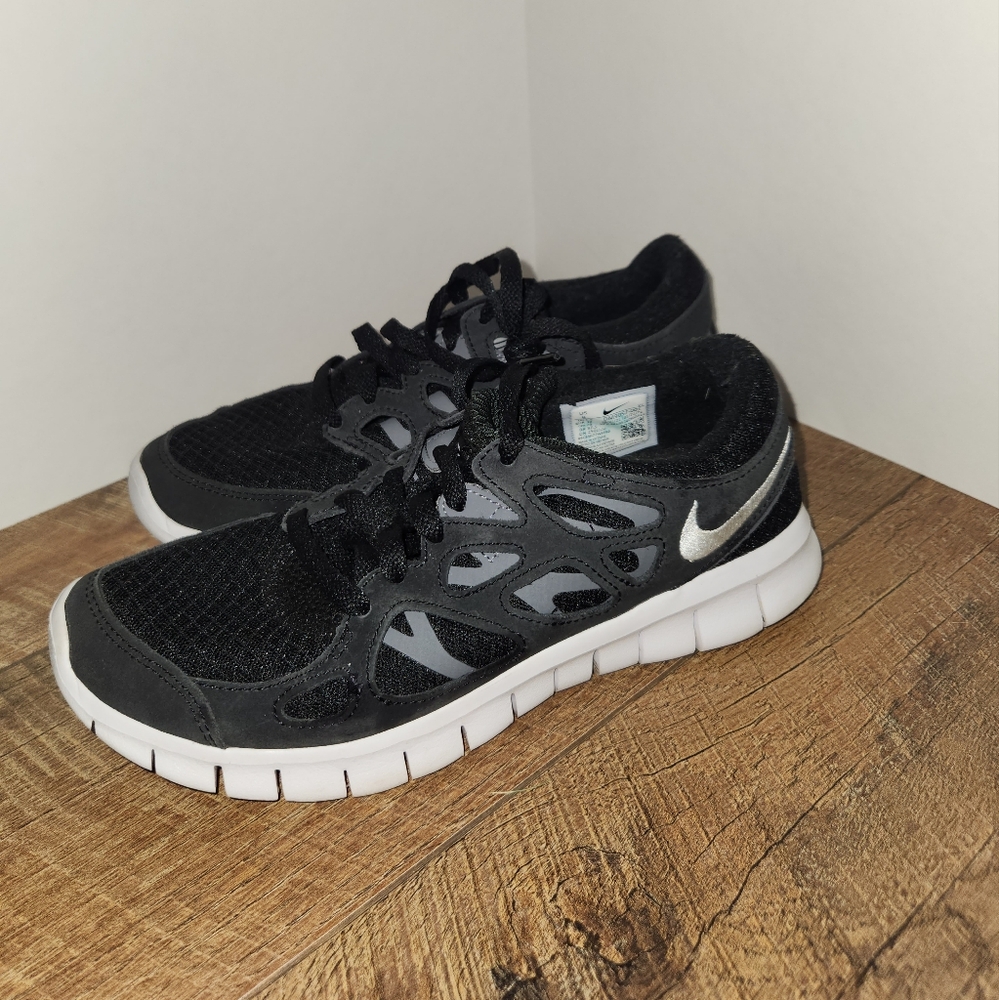 Women's Nike Free Run 2 Sneakers